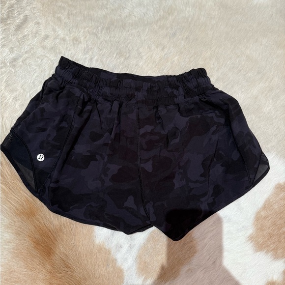 Lululemon Athletica Hotty Hot 2.5 - Picture 2 of 2